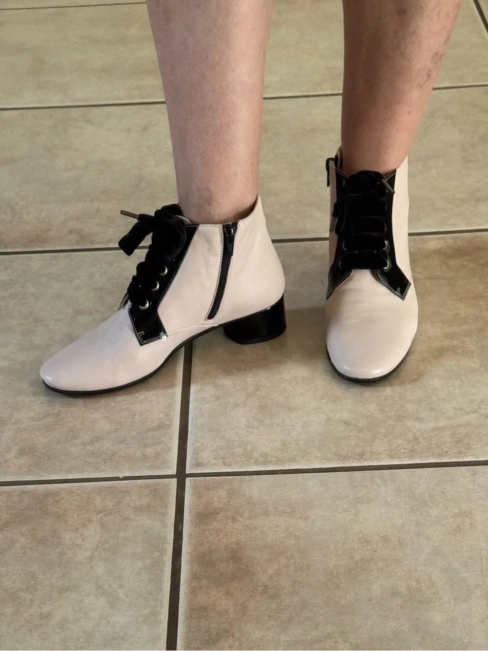 NWOB Amalfi by Rangoni Rebe bootie in soft blush leather. Size 6.5. MSRP $396